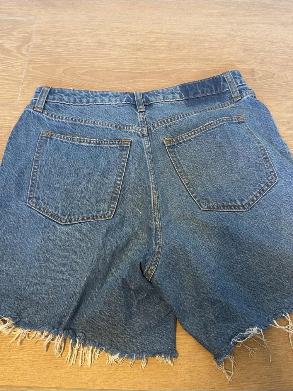 A&F Curve Love The Loose Short High Rise Distressed Denim Shorts